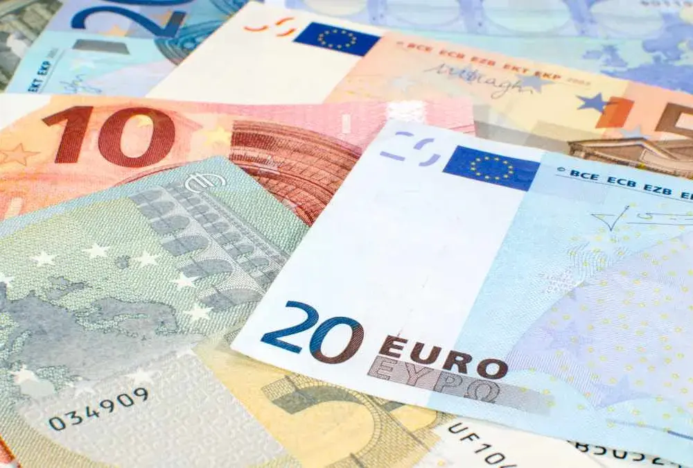 Jaka waluta w Irlandii? Odkryj euro i jego nominały w praktyce