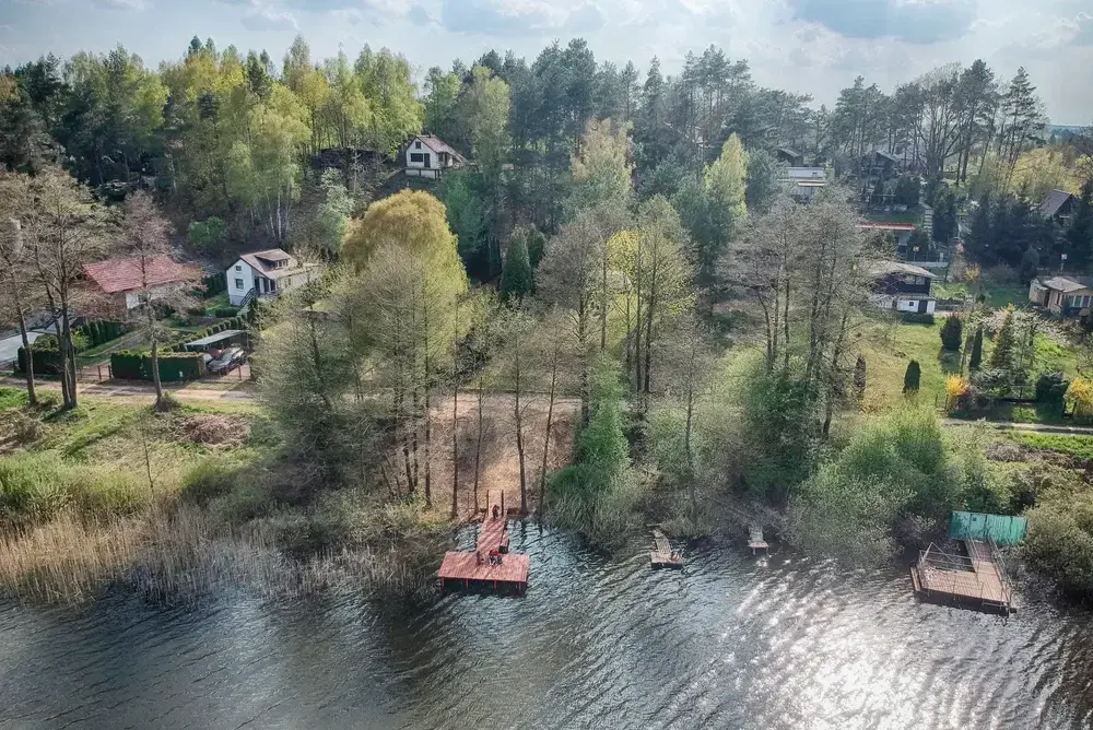 Najlepsze pola namiotowe nad jeziorem w Pomorskiem – gdzie rozbić namiot i wypocząć