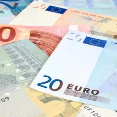 Jaka waluta w Irlandii? Odkryj euro i jego nominały w praktyce