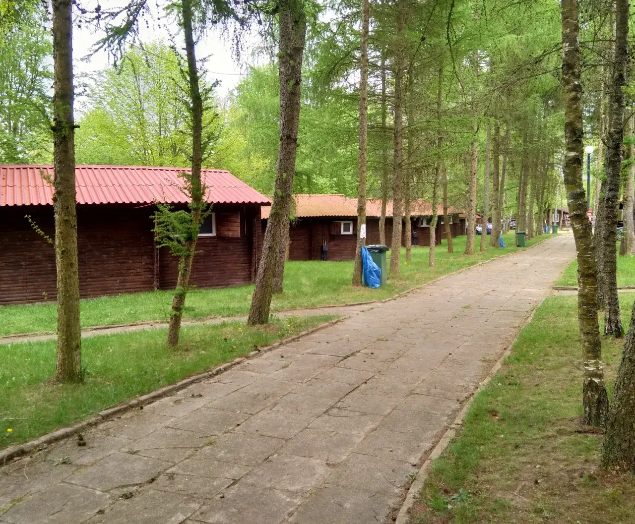 Zdjęcie Tanie domki nad jeziorem w Pomorskim – jak znaleźć najlepsze oferty bez przepłacania